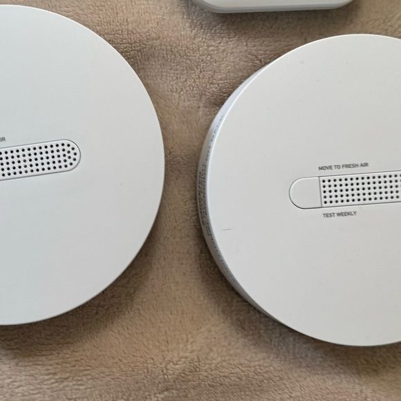 SimpliSafe Complete Security System Gen 2 with original batteries and cables - Picture 7 of 9